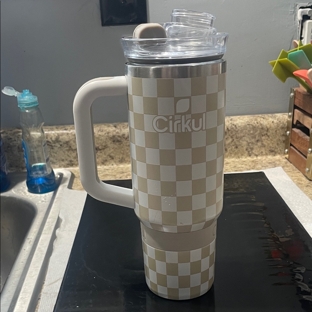 Cirkul Checkered Tumbler with Handle